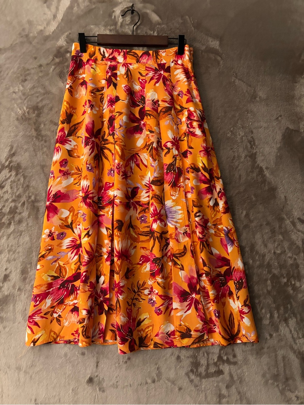 H&M Orange Floral A-Line Midi Skirt with Pink Accents Women’s Size (6)